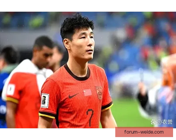 国足教练组考察武磊替补奇兵潜力及新战术定位 国足教练组考察武磊替补奇兵潜力及新战术定位